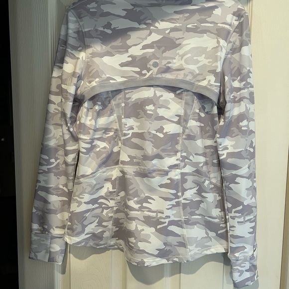 Queenieke Jacket, Athleticware, .  Size M fits 8-10, NWT, Grey/White Camo - Picture 4 of 5